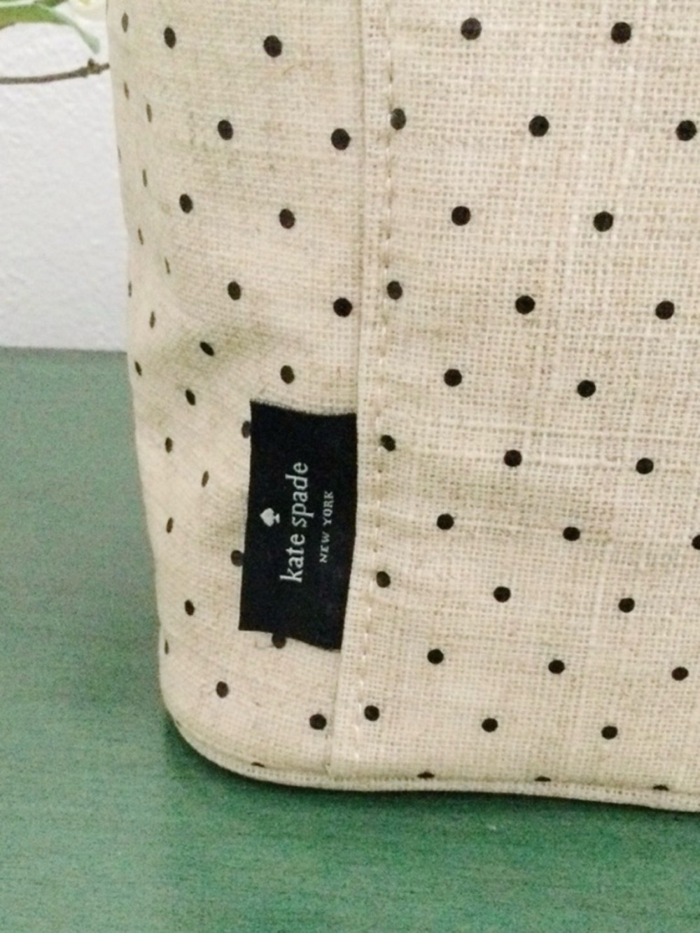 🎉HP🎉 Kate Spade Coated‑Linen “Out to Lunch” Polka Dot Insulated Lunch Bag – NWOT - Picture 9 of 12